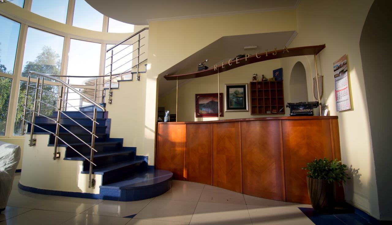 Hotel Ana Gospić Kültér fotó