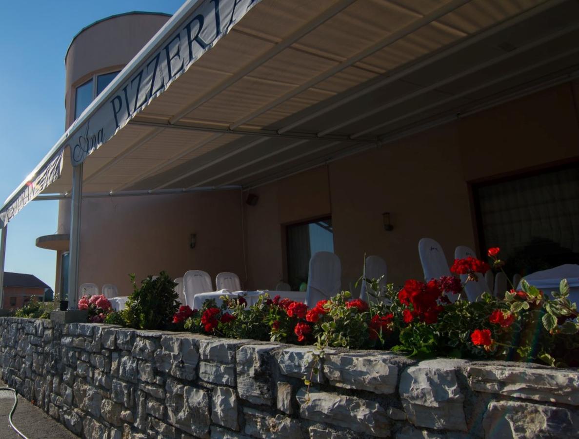 Hotel Ana Gospić Kültér fotó