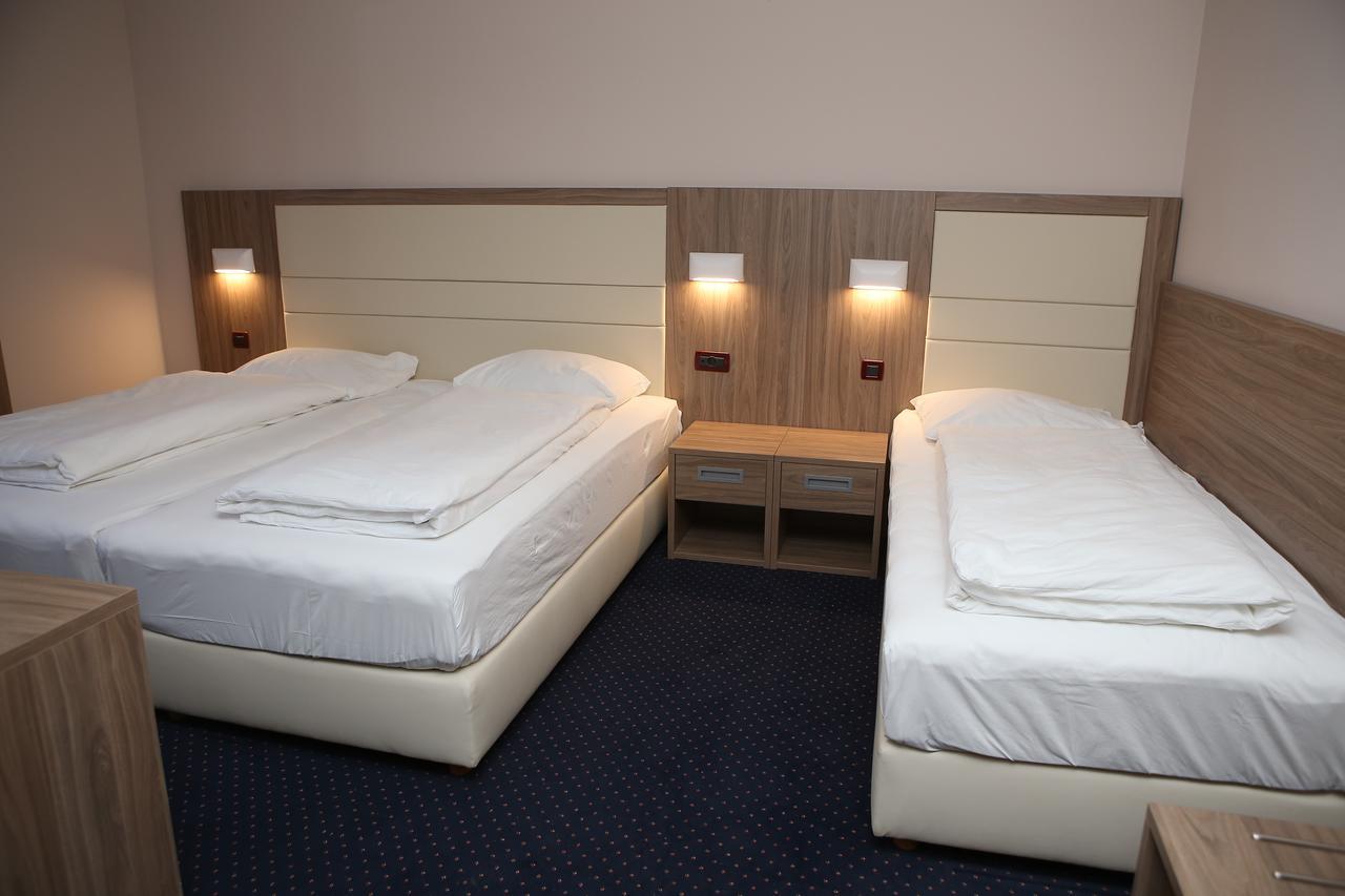 Hotel Ana Gospić Kültér fotó