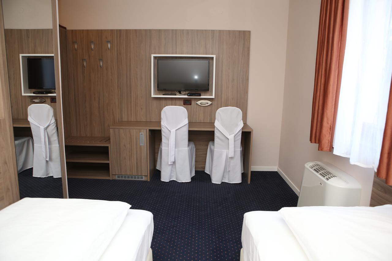Hotel Ana Gospić Kültér fotó