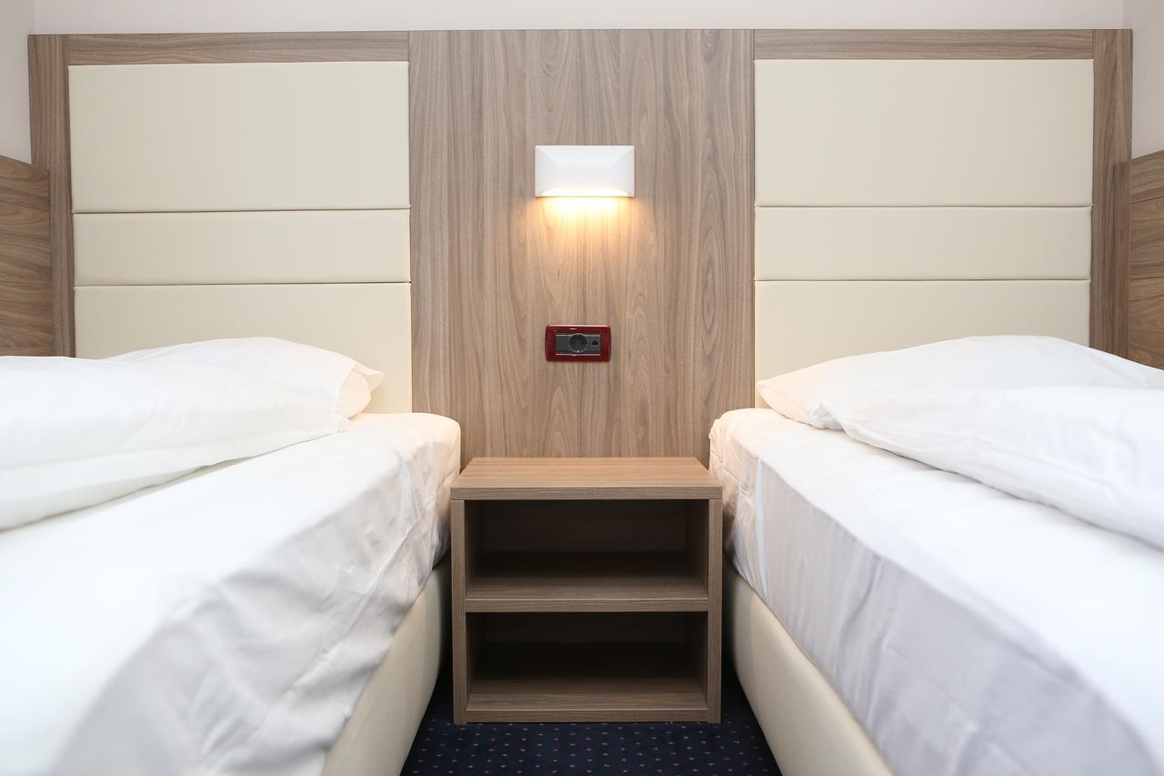 Hotel Ana Gospić Kültér fotó