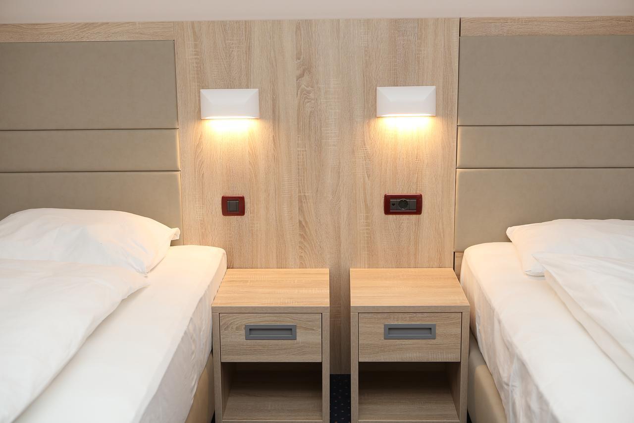 Hotel Ana Gospić Kültér fotó