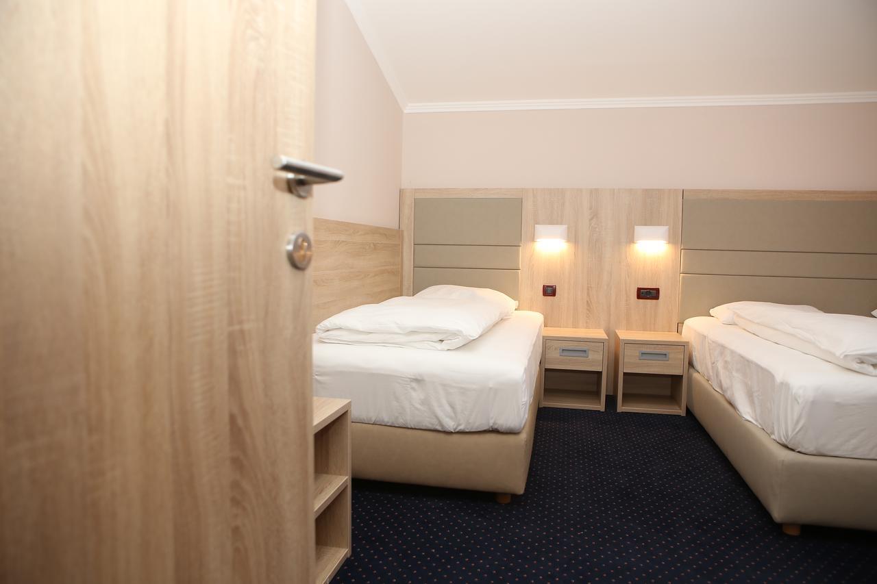 Hotel Ana Gospić Kültér fotó