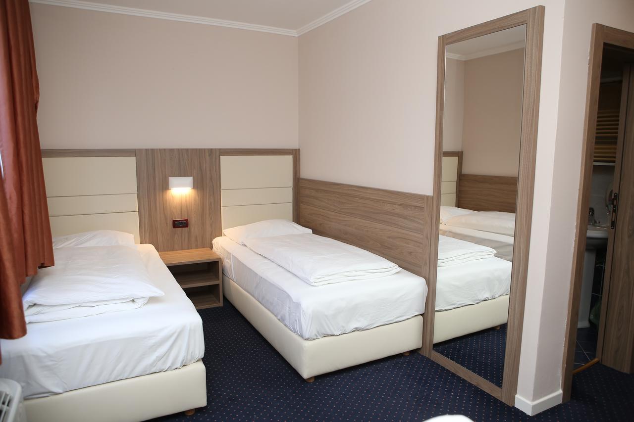Hotel Ana Gospić Kültér fotó