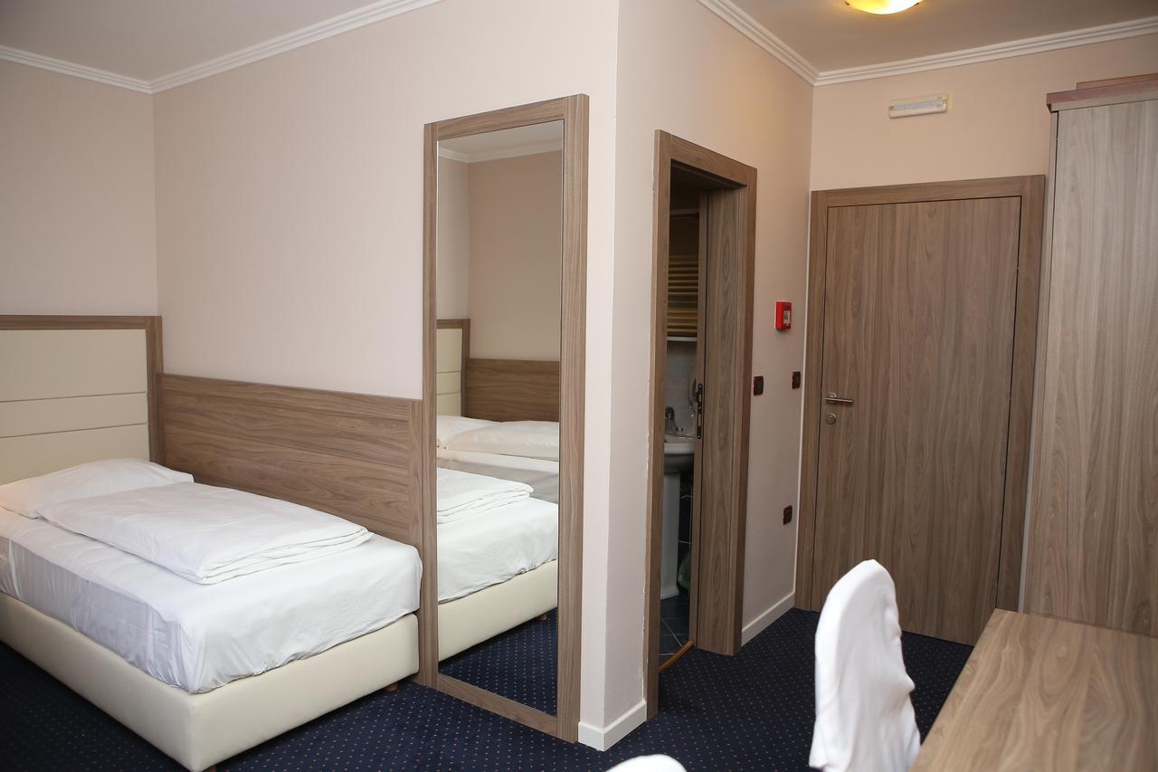 Hotel Ana Gospić Kültér fotó