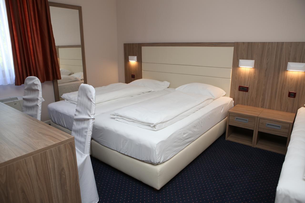 Hotel Ana Gospić Kültér fotó