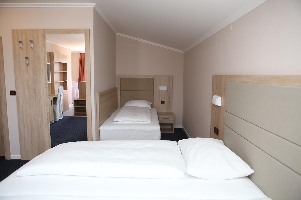 Hotel Ana Gospić Kültér fotó