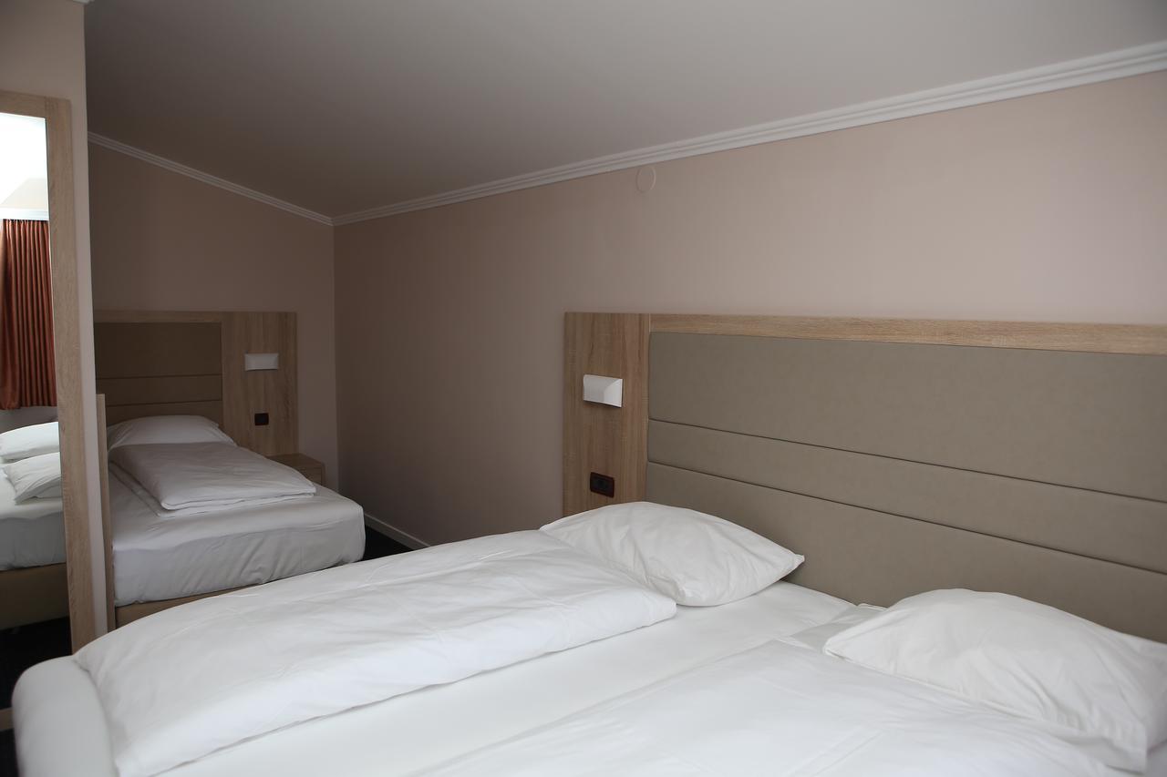 Hotel Ana Gospić Kültér fotó